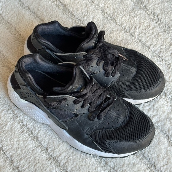 Nike Huarache Running Sneakers - Picture 1 of 9
